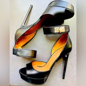 Givenchy Shark Lock Platform Pump. Black. Size 7.5.
